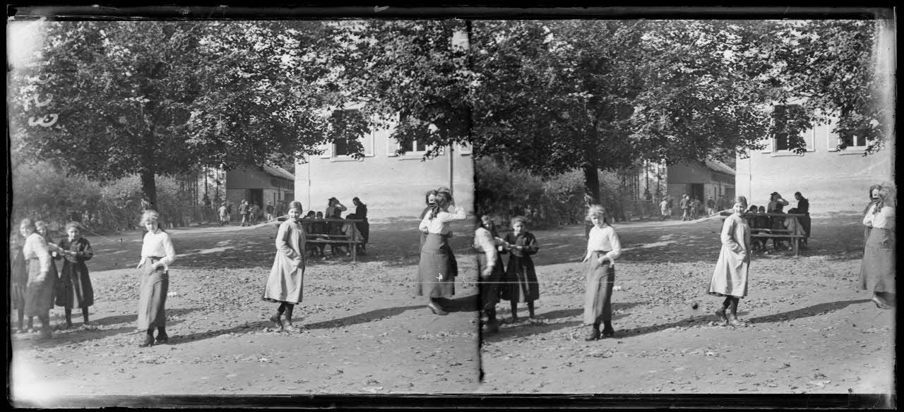 Saint-Amarin (Haut-Rhin), enfants de l'école. [légende d'origine]