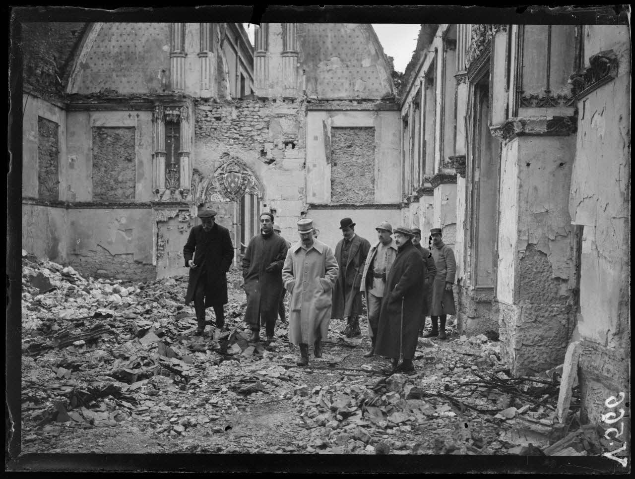 Reims, la cathédrale, salle du Tau, mission roumaine. [légende d'origine]