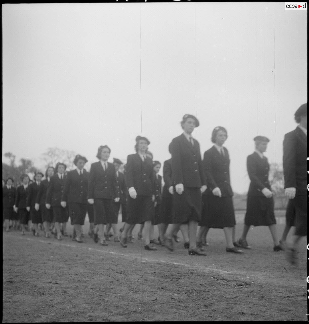 Detachment of paratroopers during the taking up of arms of the PFAT (female personnel of the Army) at the Mangin stadium.