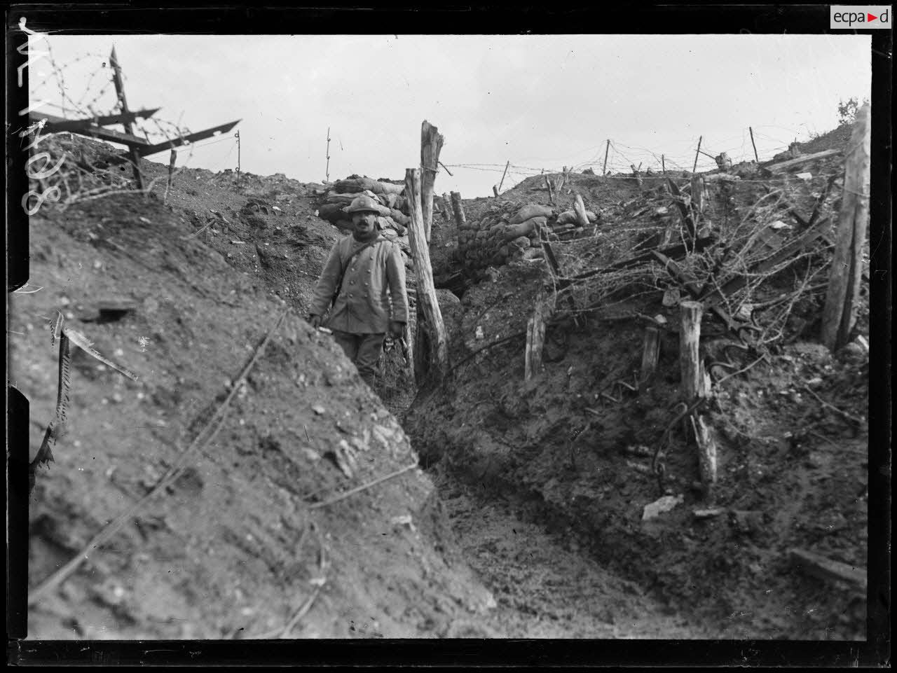 Plateau de Vauclerc, tranchée de première ligne. [légende d'origine]