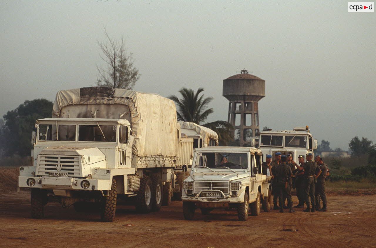 Camion Berliet 8KT stationné à Phnom Penh.