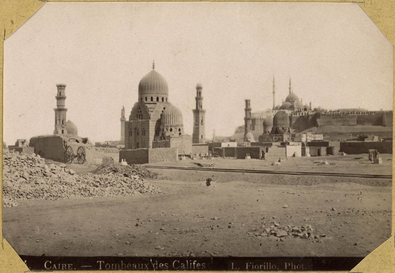 Le Caire. - Tombeaux des Califes. [légende d'origine]