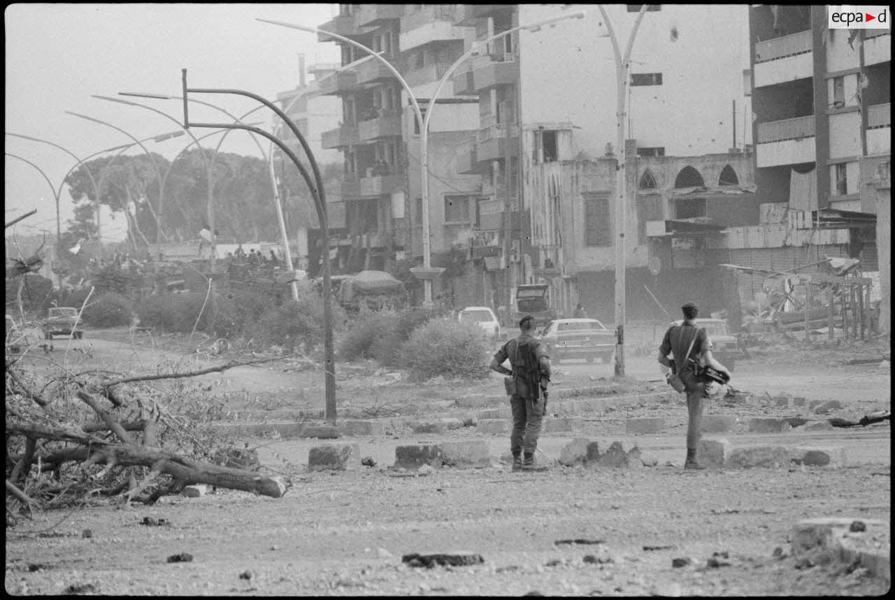 Légionnaires du 2e REP en faction dans Beyrouth.