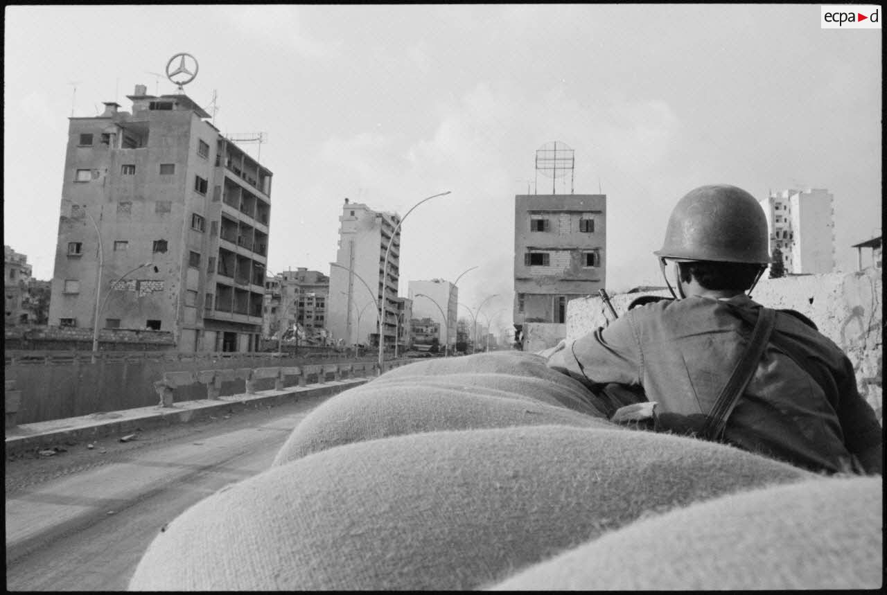 Sentinelle près de la Résidence des pins à Beyrouth.