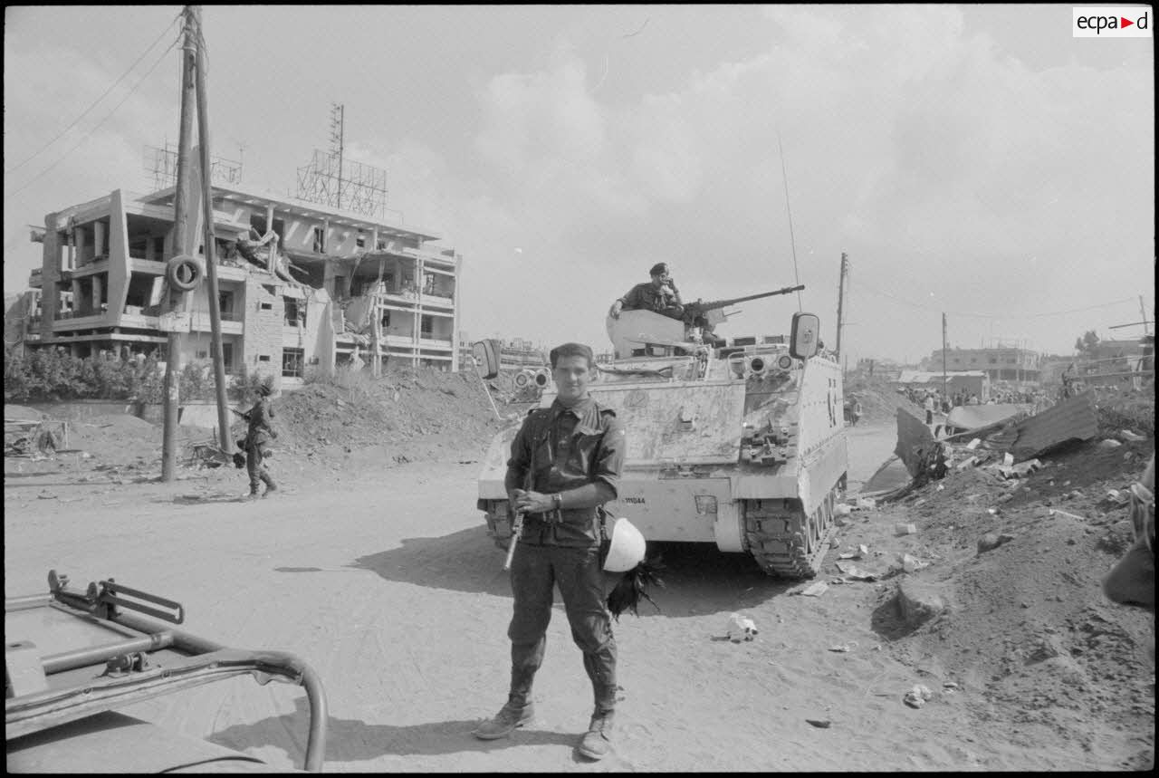 Poste de l'armée italienne sur la route de l'aéroport à Beyrouth.