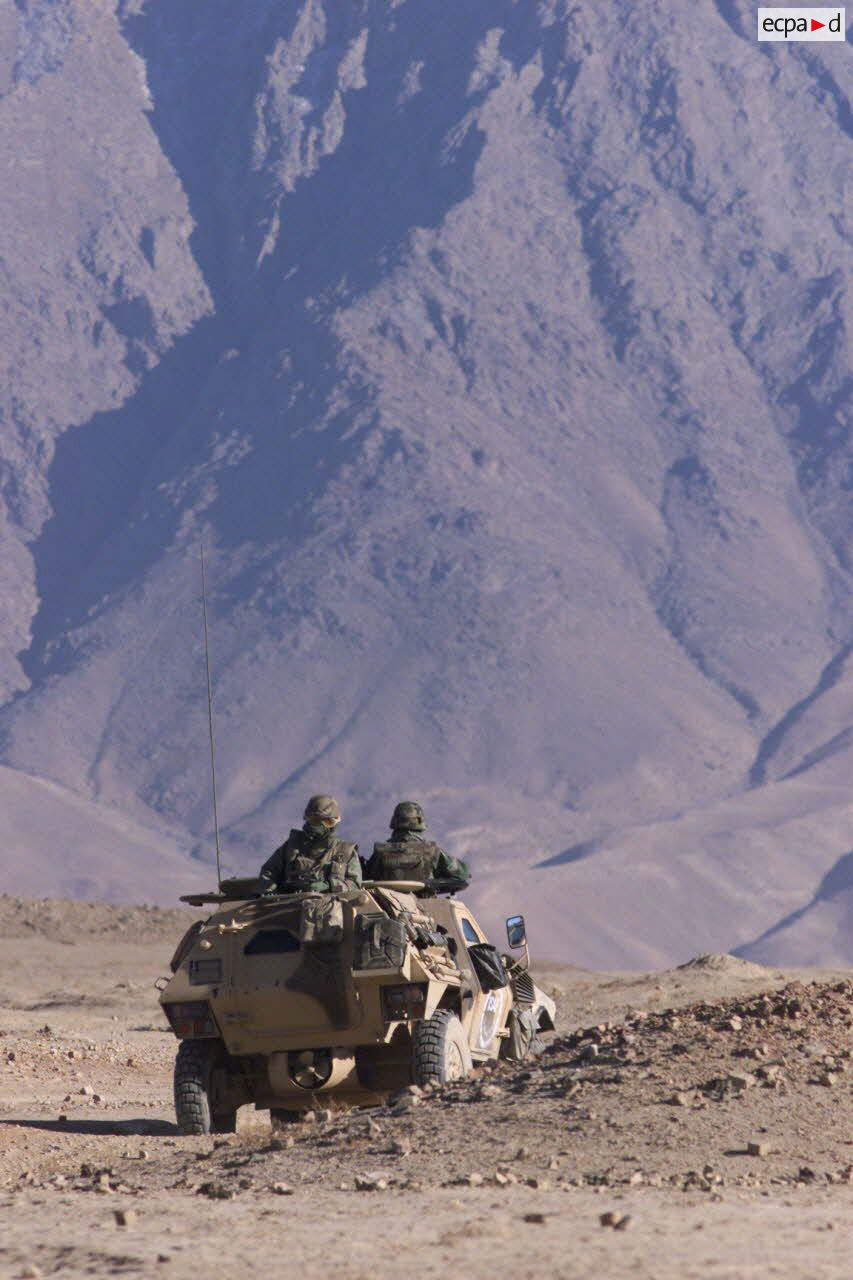 Patrouille du 1er régiment de spahis (RS) dans la région de Kaboul.