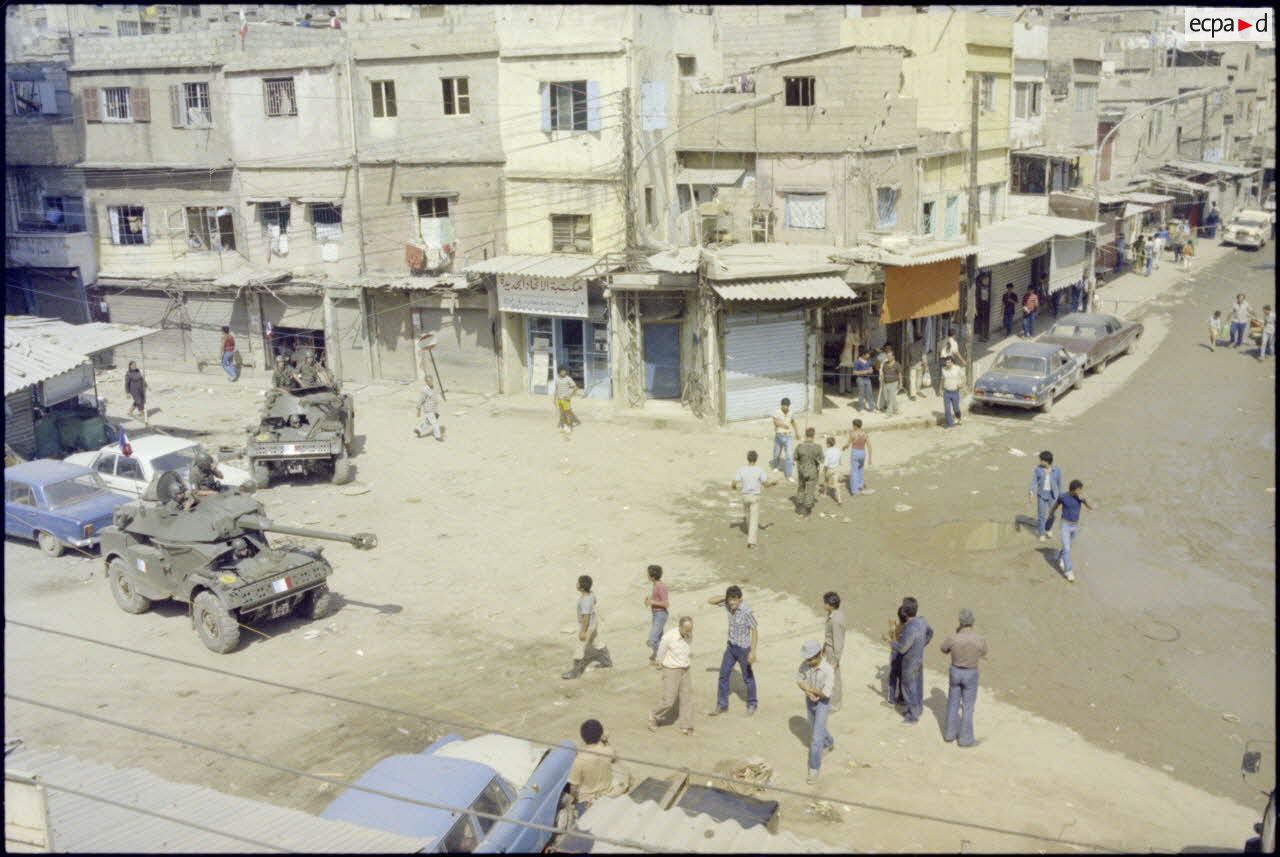 Automitrailleuses du 1er régiment de hussards parachutistes (RHP) au carrefour de Sabra et Chatila, Beyrouth.