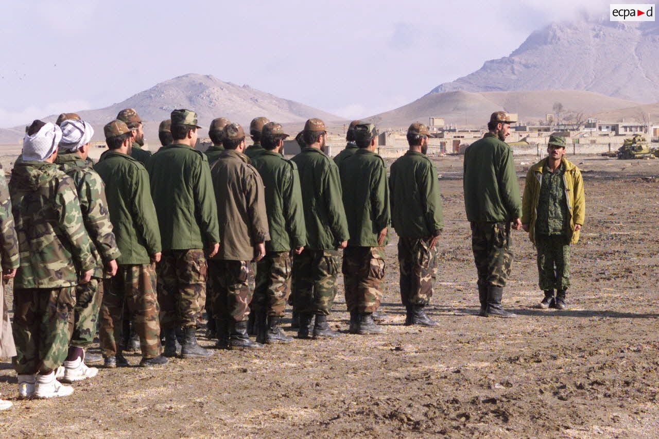 Instruction du 1er bataillon de l'armée nationale afghane (BANA).