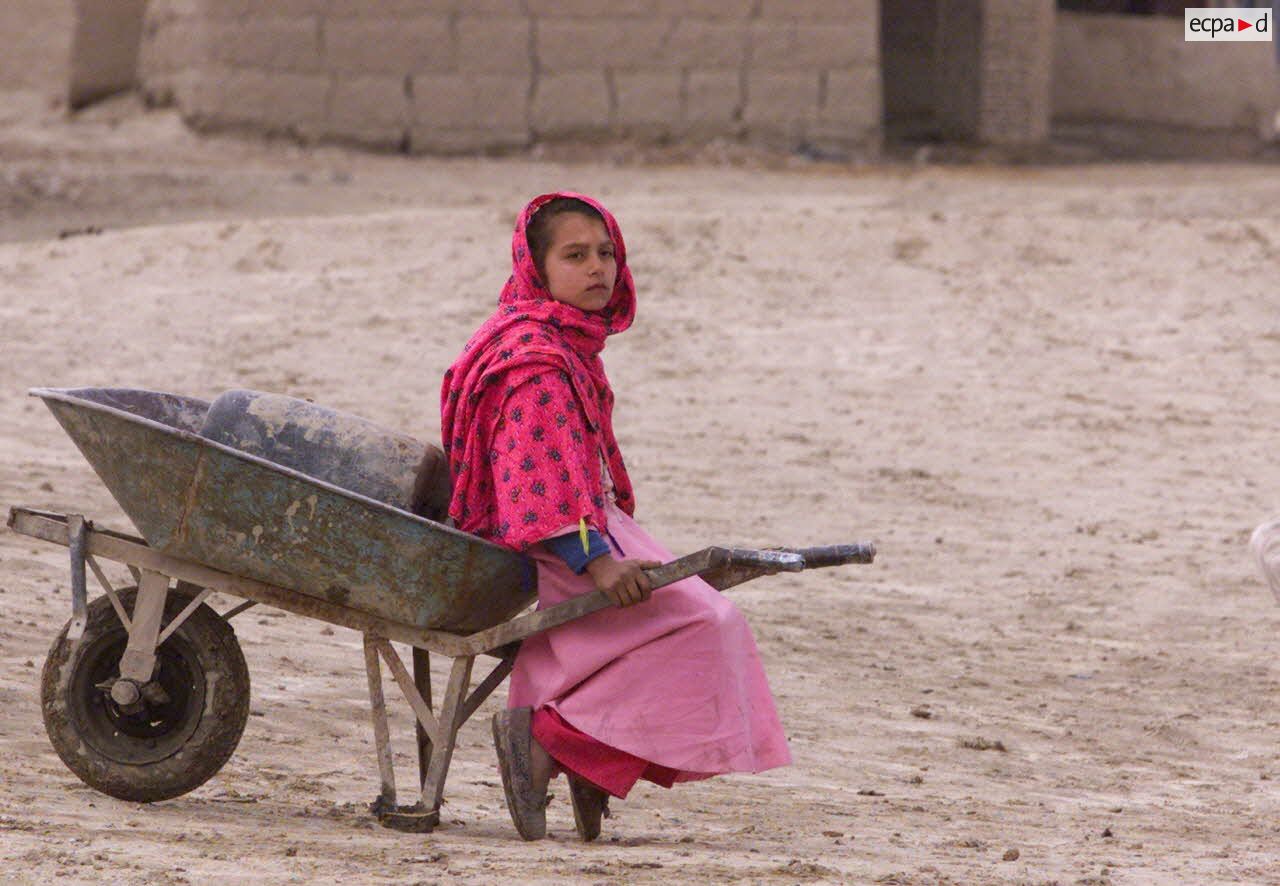 Une petite fille afghane.