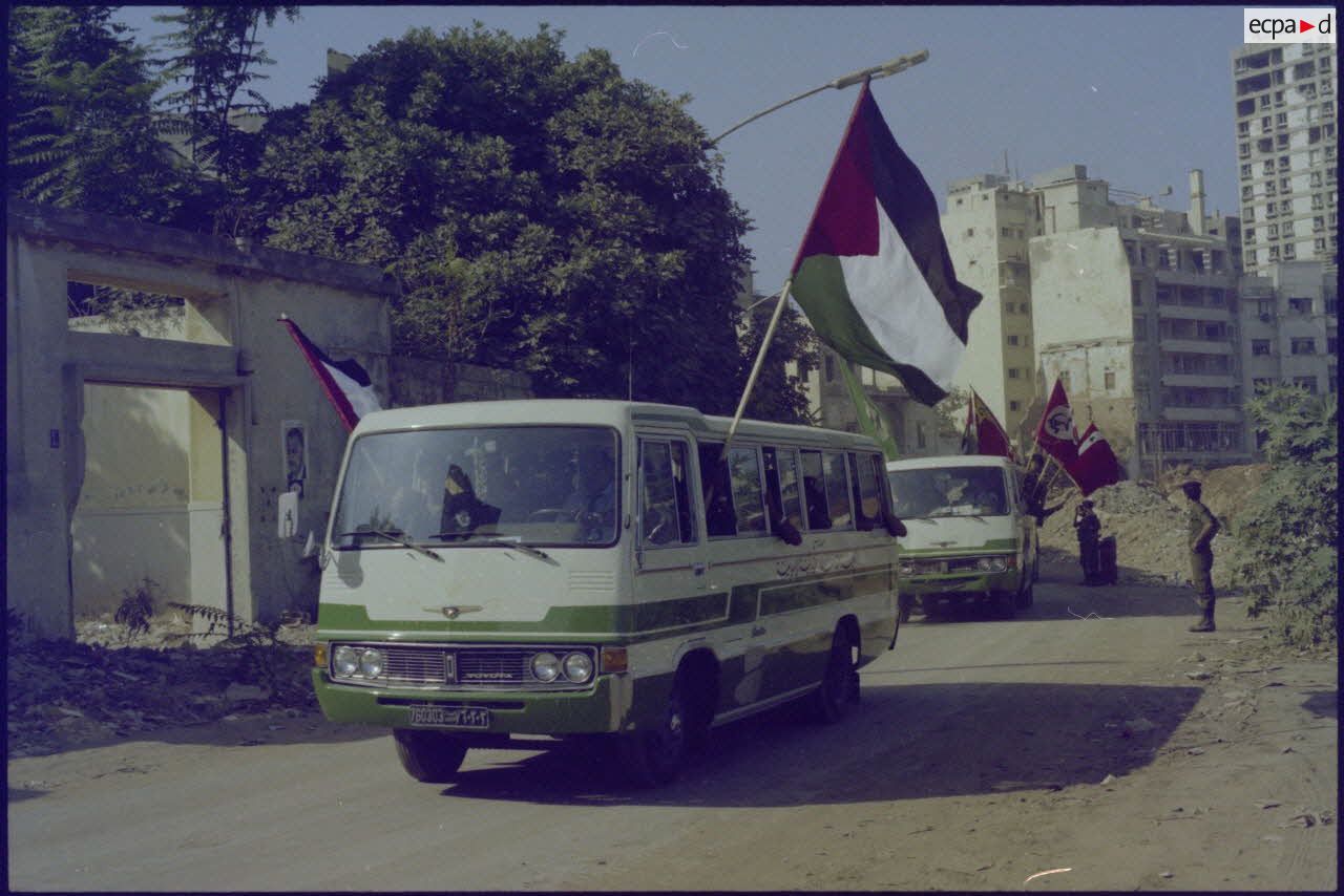 Cars des factions palestiniennes dans Beyrouth.