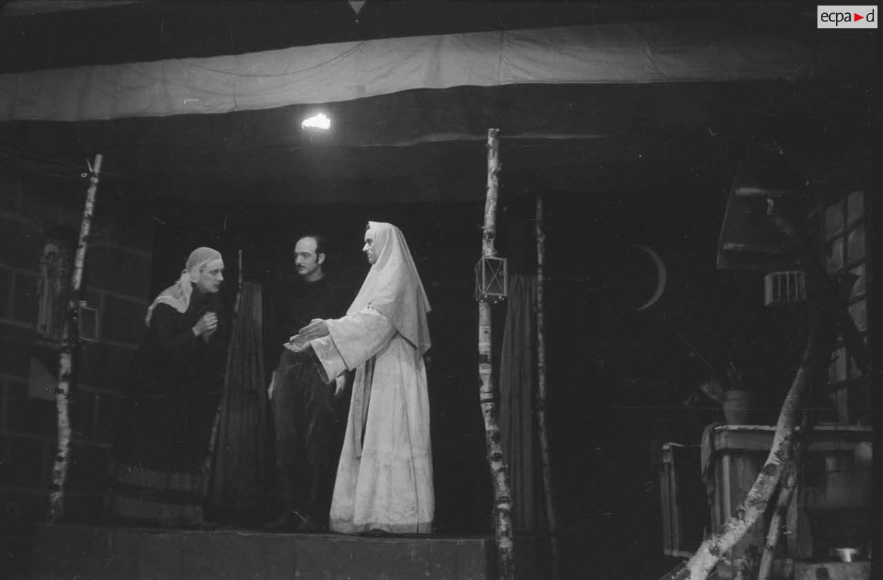 [Trèves (Allemagne), 1940-1945. Représentation de la pièce "Le Noël sur la place ou les enfances de Jésus" par les prisonniers de guerre français du stalag XII-D].