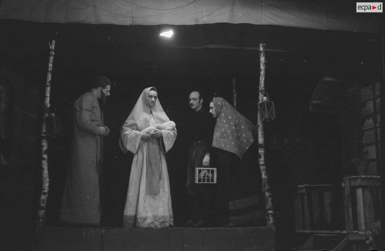 [Trèves (Allemagne), 1940-1945. Représentation de la pièce "Le Noël sur la place ou les enfances de Jésus" par les prisonniers de guerre français du stalag XII-D].