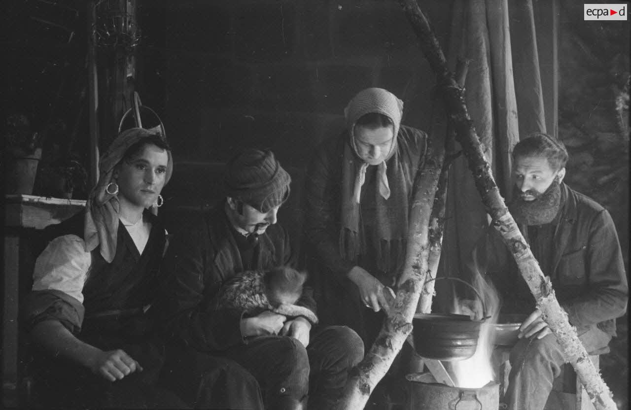 [Trèves (Allemagne), 1940-1945. Représentation de la pièce "Le Noël sur la place ou les enfances de Jésus" par les prisonniers de guerre français du stalag XII-D].