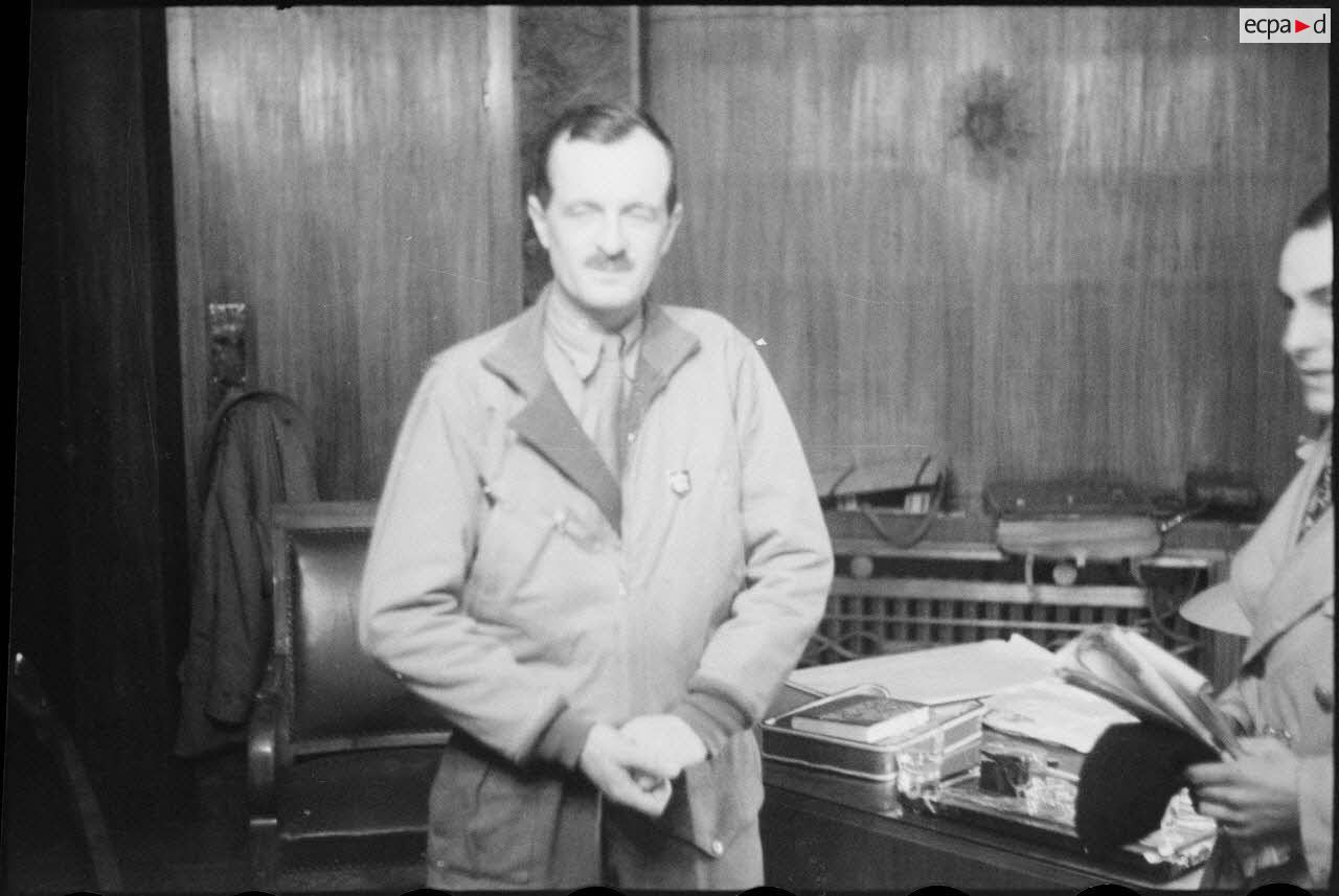 Le général Leclcerc, commandant la 2e DB (division blindée) au cours de la libération de Strasbourg et des environs.