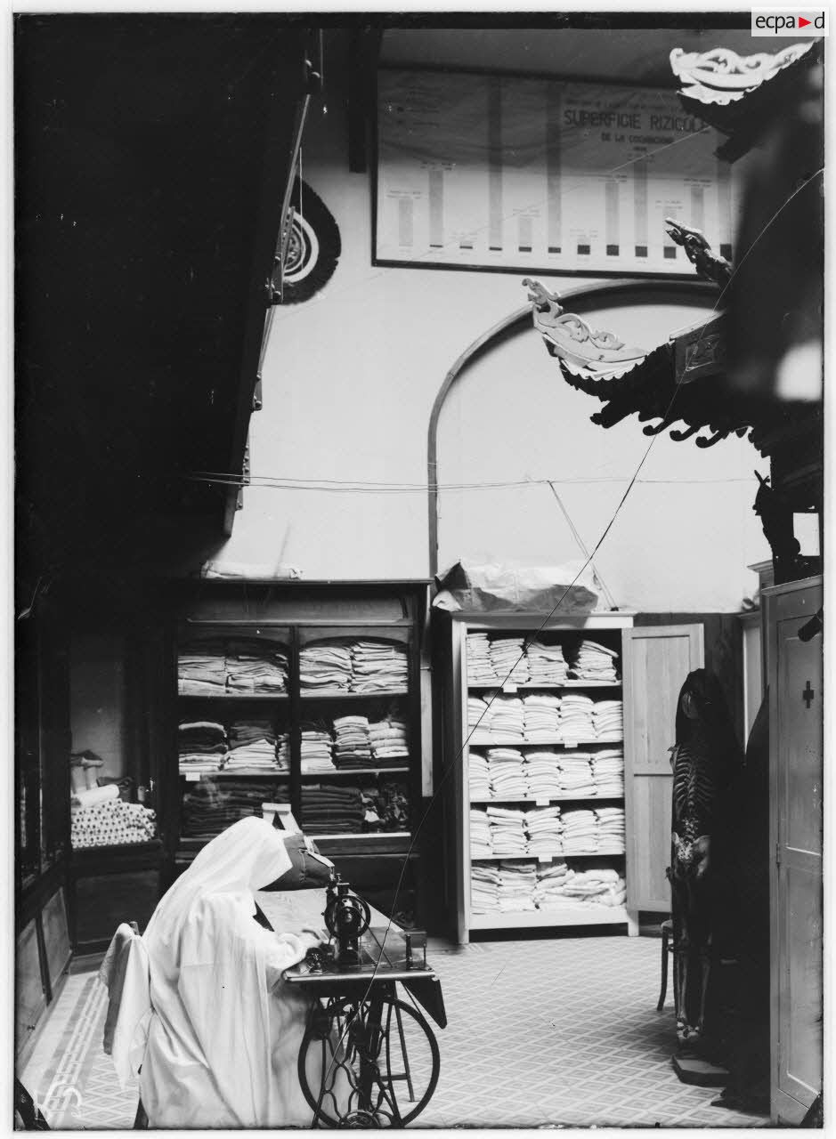 Nogent-sur-Marne. Hôpital colonial. La lingerie. [légende d'origine]