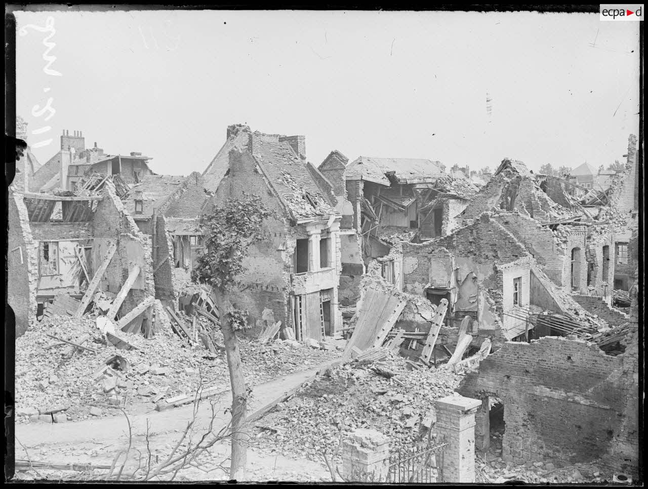 Bapaume, Pas-de-Calais, les ruines. [légende d'origine]