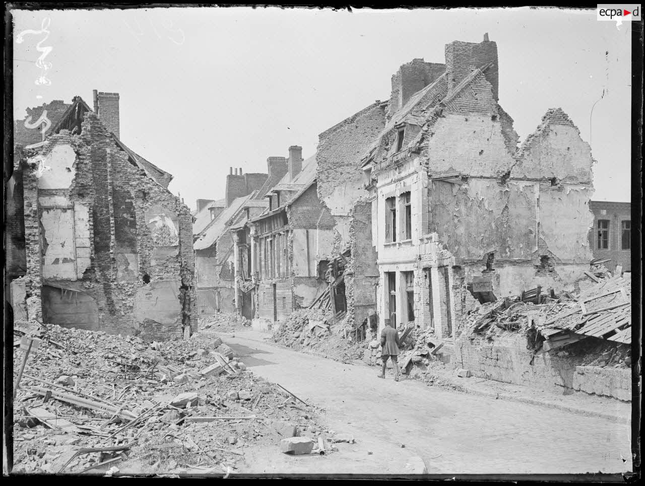 Bapaume, Pas-de-Calais, ruines. [légende d'origine]