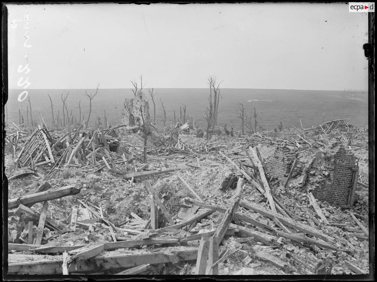 Warlencourt, Pas-de-Calais, ruines. [légende d'origine]