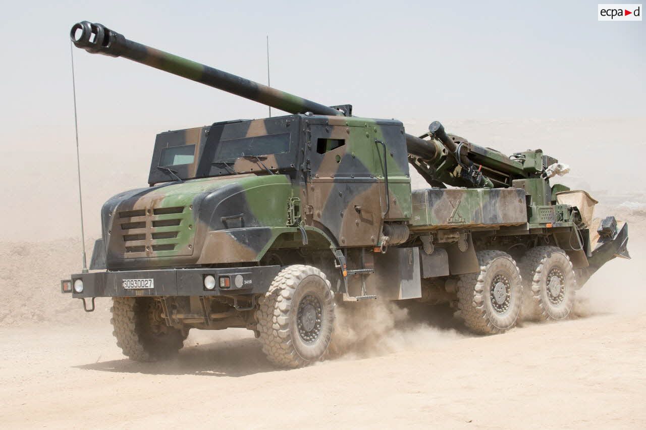 Mise en batterie d'un camion équipé d'un système d'artillerie (CAESAR) du 93e régiment d'artillerie de montagne (93e RAM) à Filfayl, au nord de Mossoul.