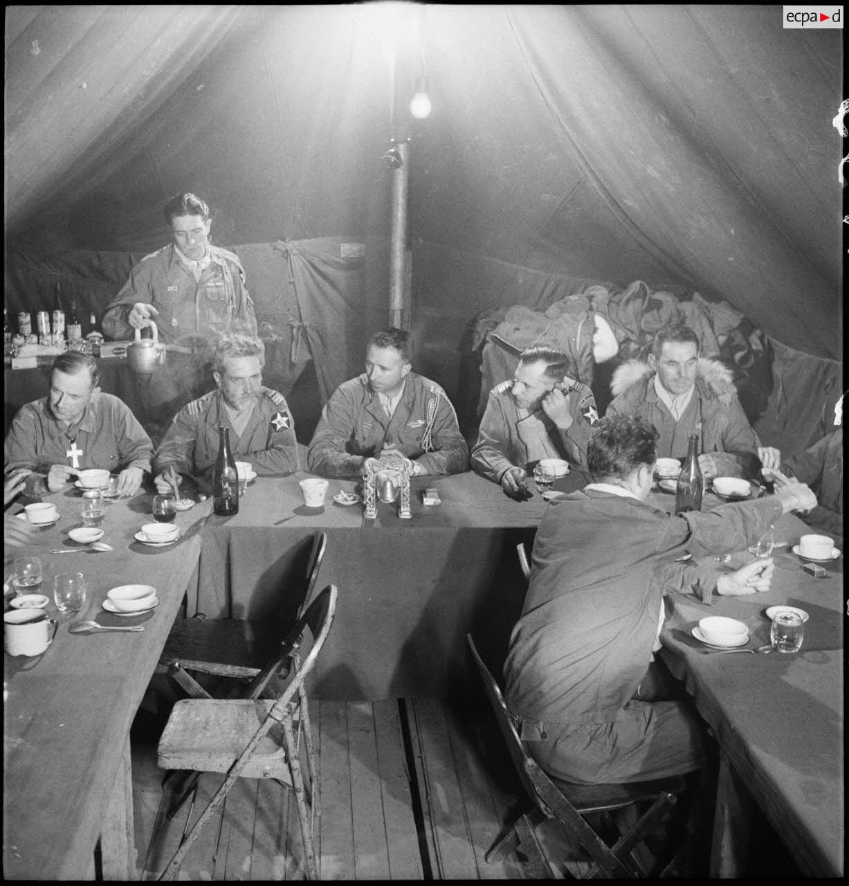 Le mess du chef du Bataillon français de l'ONU au camp de base de Kapyong.