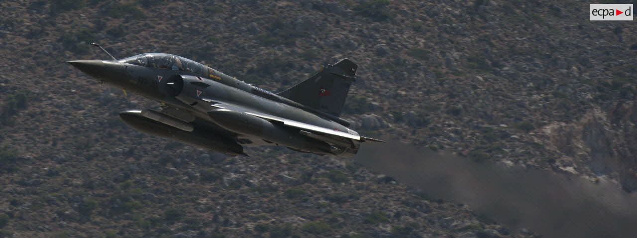 Lors de l'opération Harmattan, sur la base de la Sude en Crète, décollage d'un Mirage 2000D.