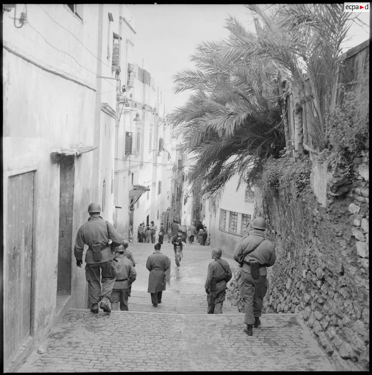 Opération de police dans la casbah d'Alger.