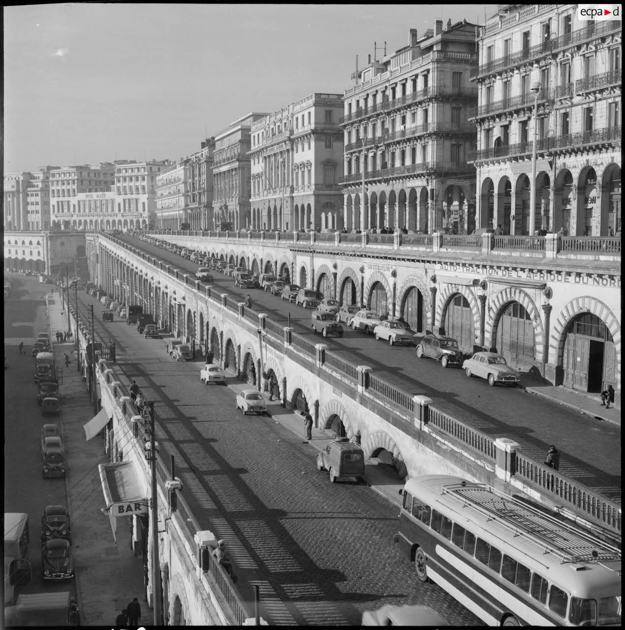 Vue du front de mer d'Alger.