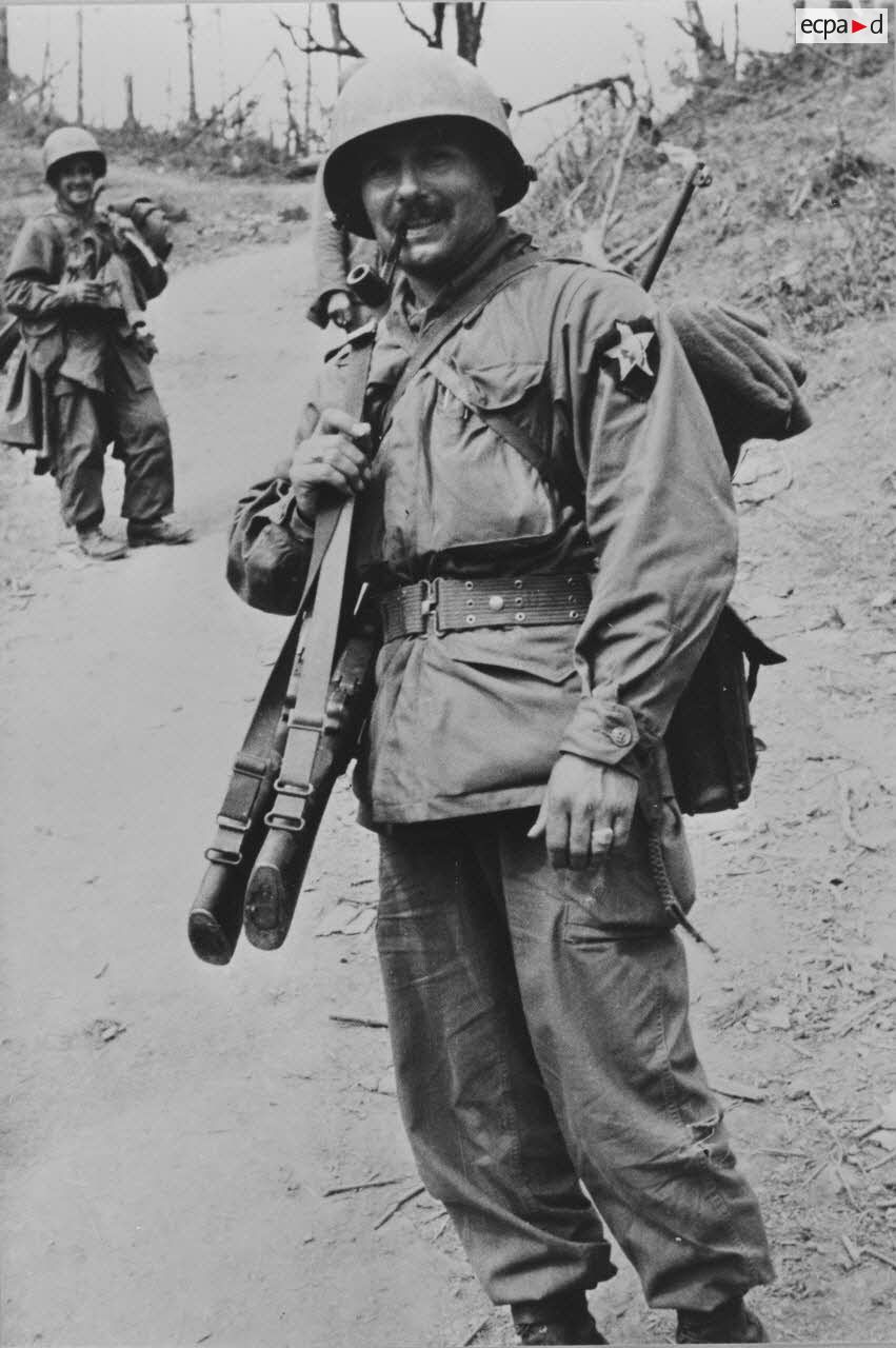 [Montée de la 2e compagnie avant l'attaque de Crèvecoeur. Septembre 1951.]