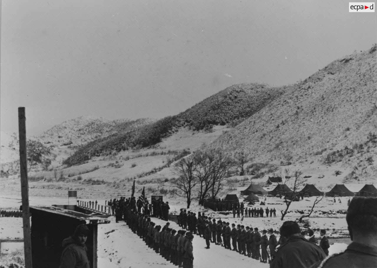 [Inauguration d'un pont Capitaine Goupil tué à Crèvecoeur. Décembre 1951.]