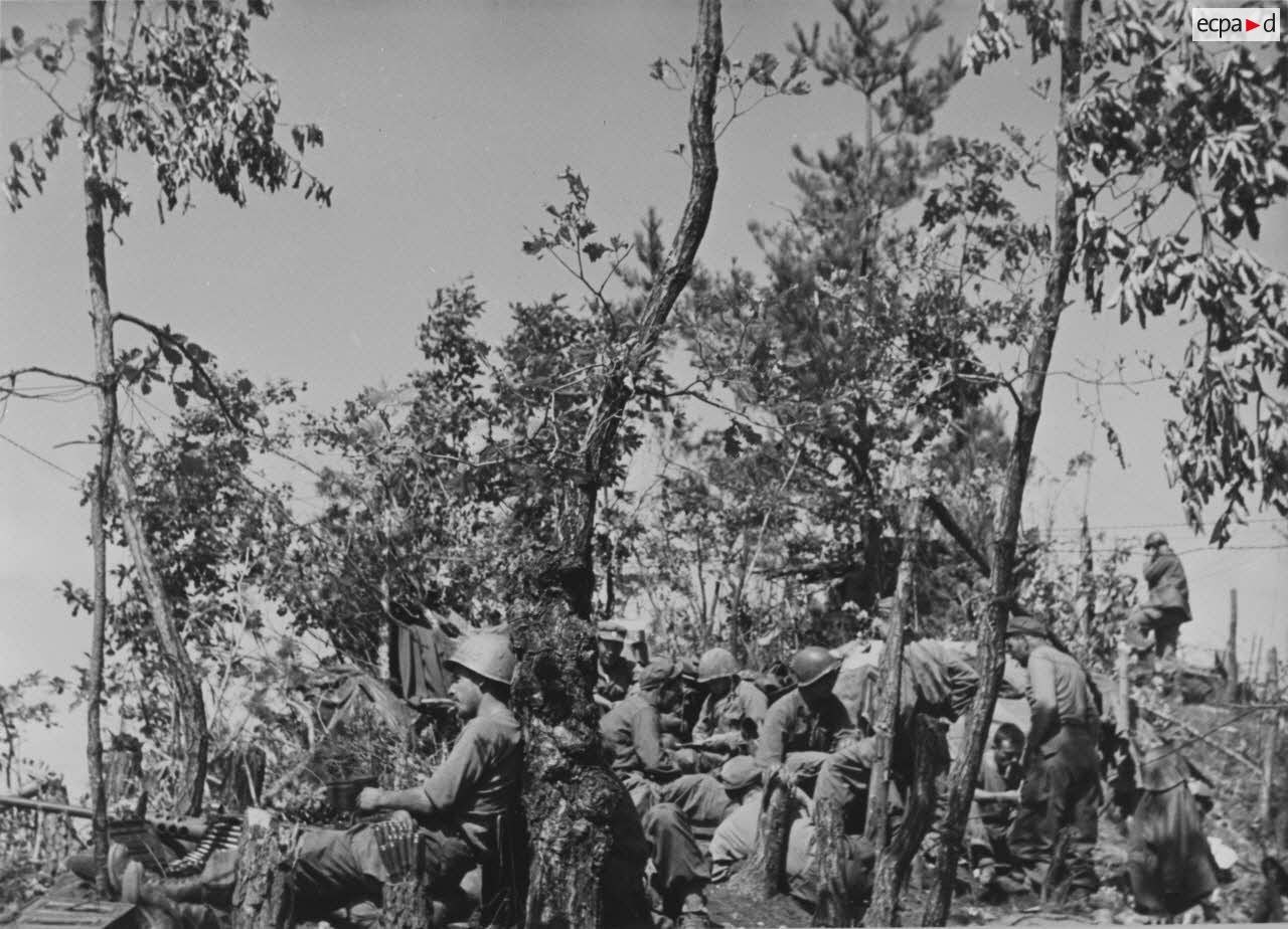 [Mitrailleuses lourdes de la compagnie d'appui. Crèvecoeur. Septembre 1951.]