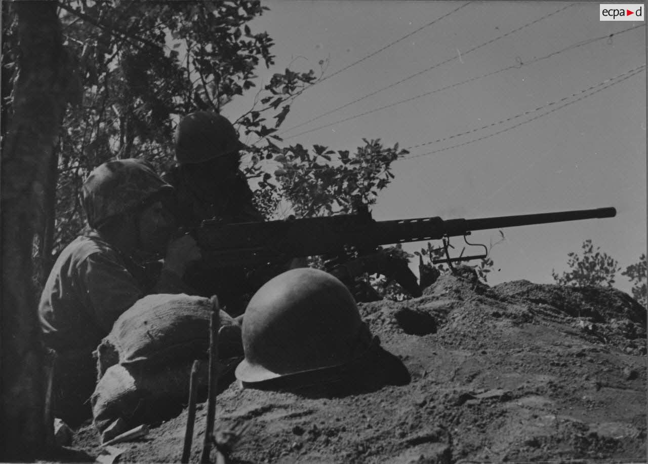 [Mitrailleuses lourdes de la compagnie d'appui. Crèvecoeur. Septembre 1951.]