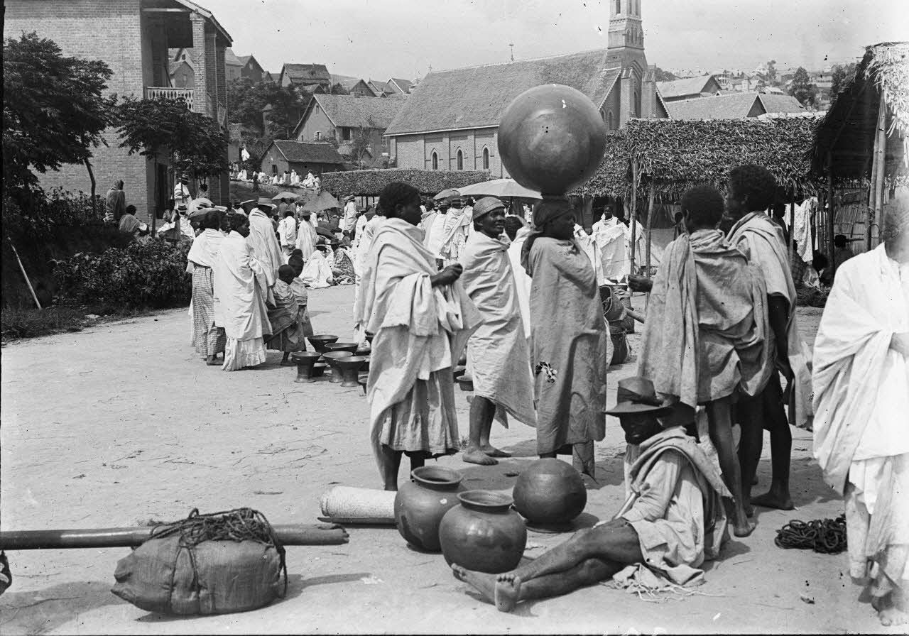 Les marmites. [légende d'origine]