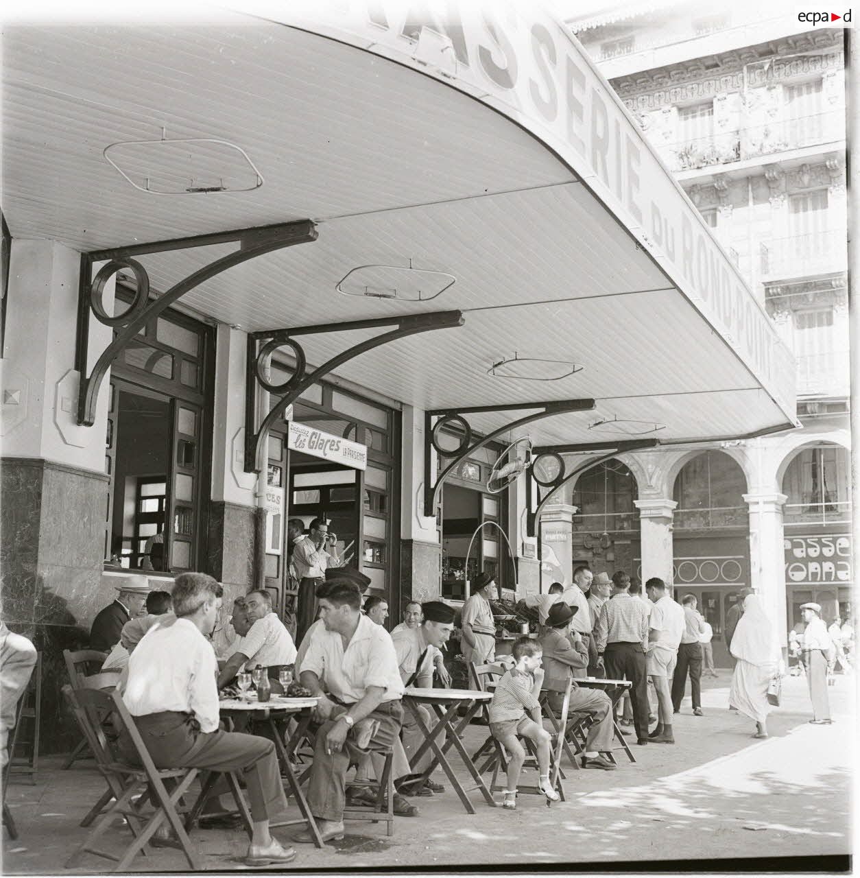 Alger, 24 avril 1961. [légende d'origine]