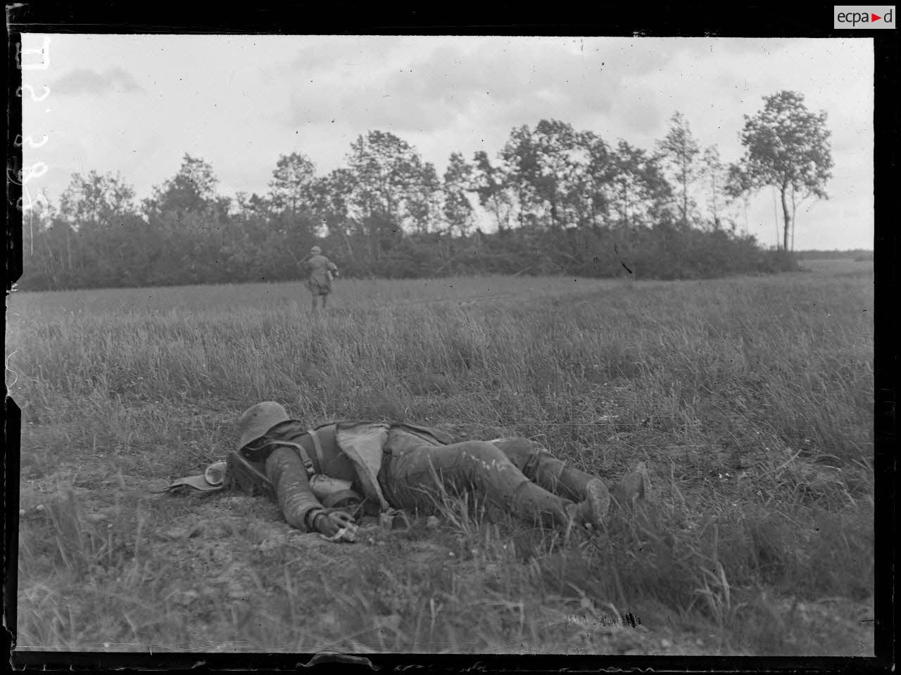 Près d'Oeilly (Marne). Cadavre allemand. [légende d'origine]