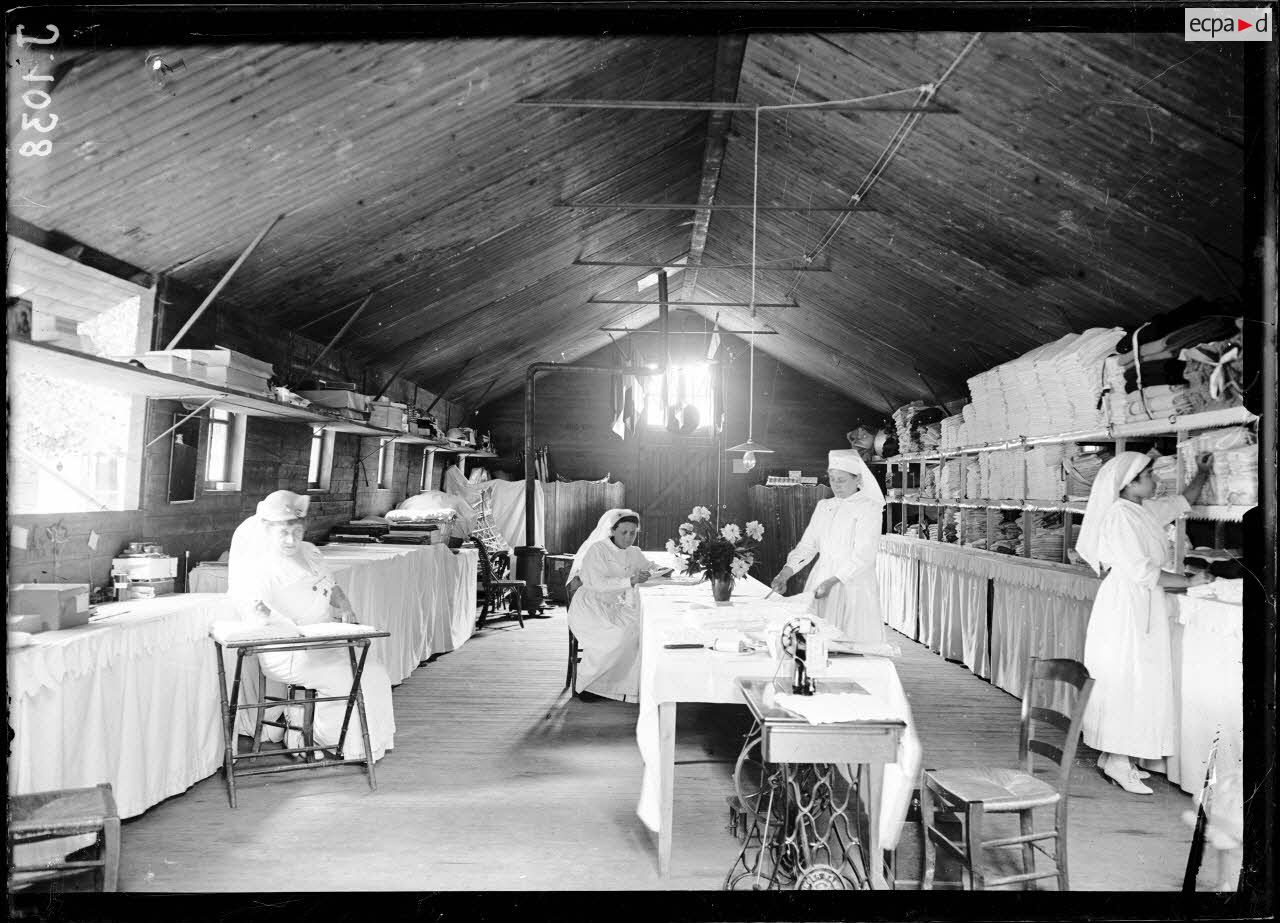 Vitry-le-François. Ambulance 82, fondation de Baye. La lingerie. [légende d'origine]