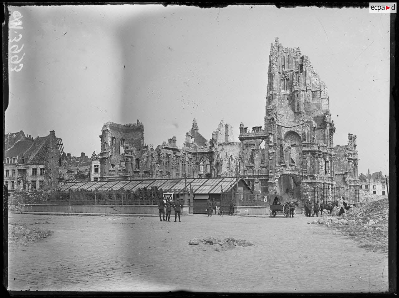 Arras, l'hôtel de ville. [légende d'origine]