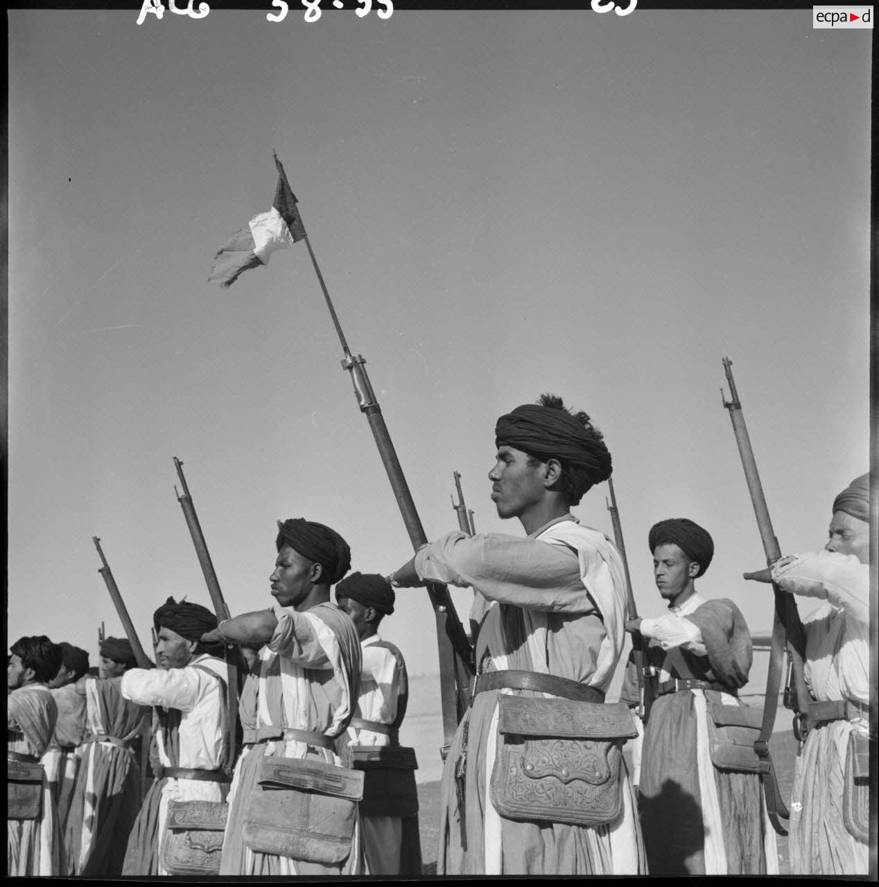 Prise d’armes des harkas de Tindouf.