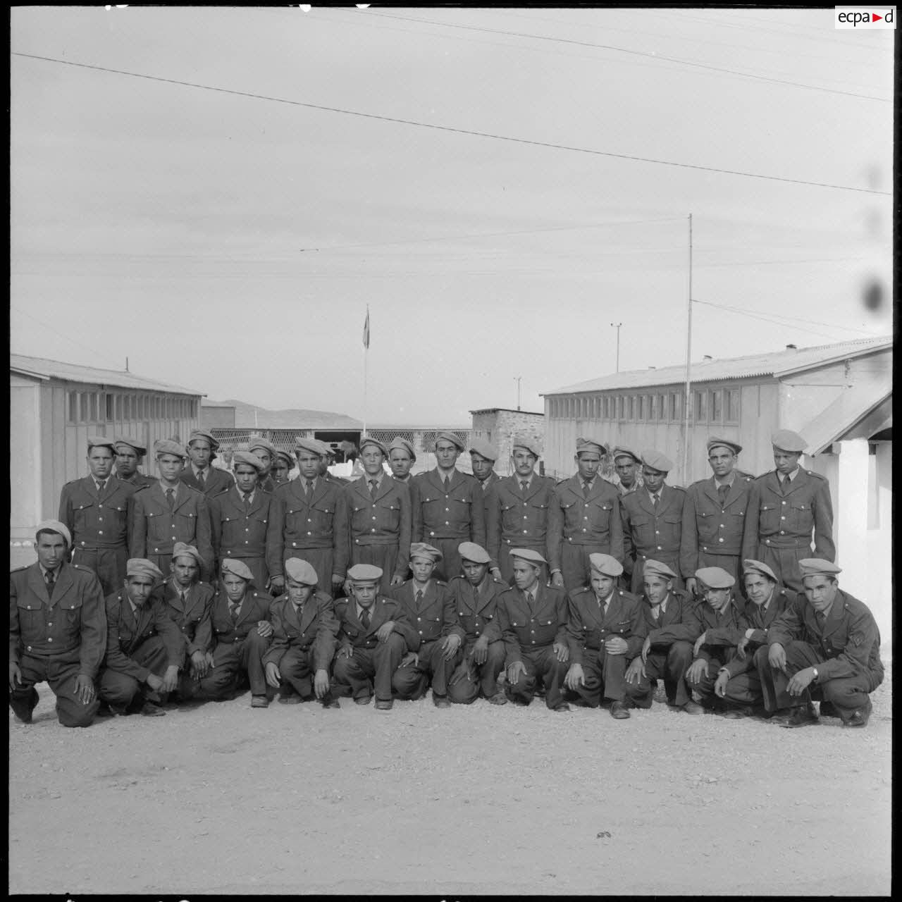 Portrait de groupe des harkis de Bou-Saâda.