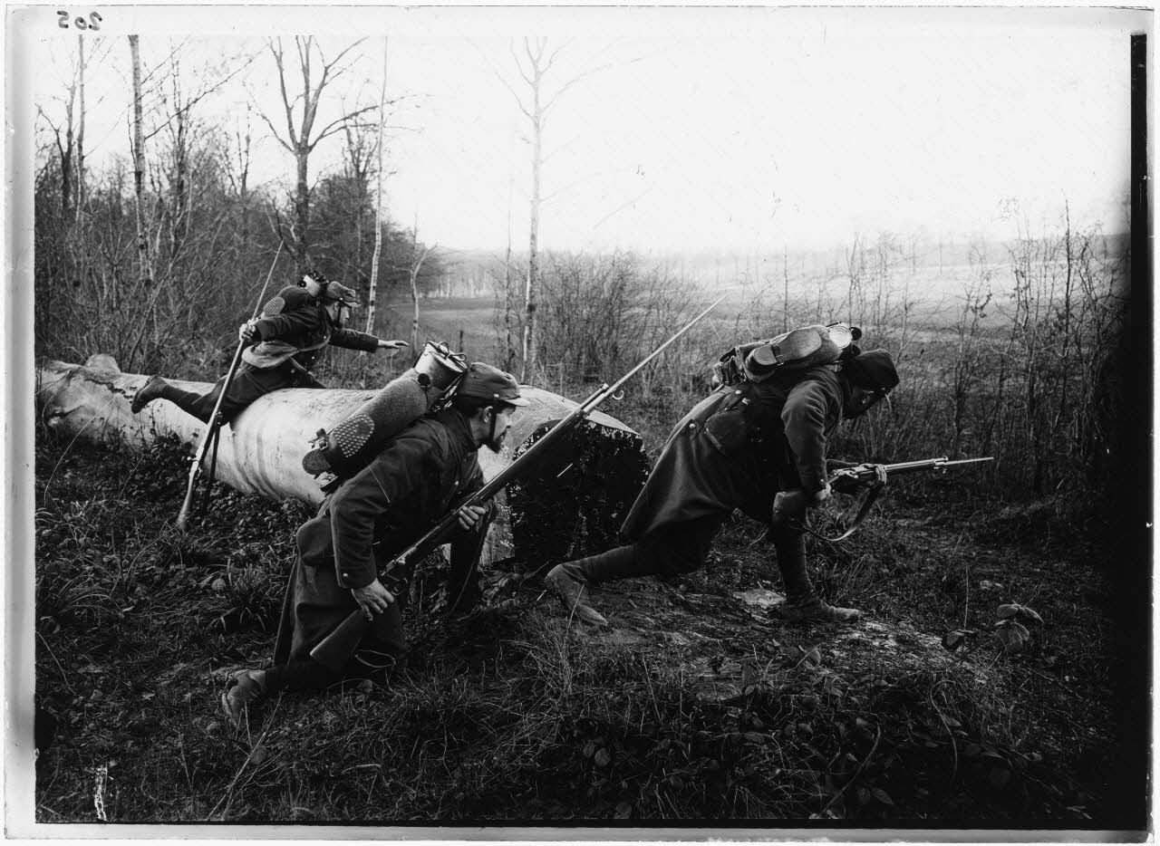 [Soldats aux aguets.]