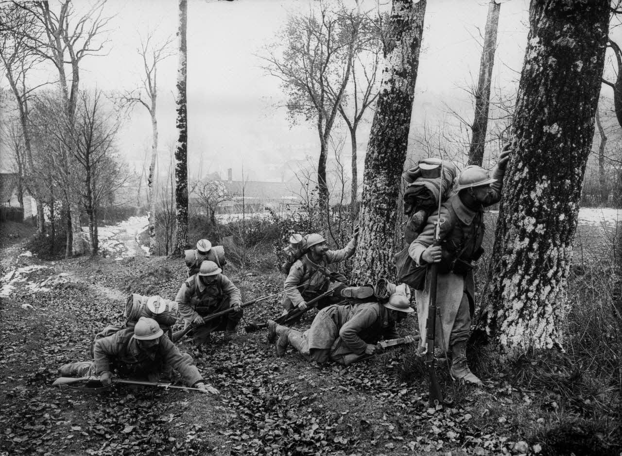 [Soldats aux aguets.]