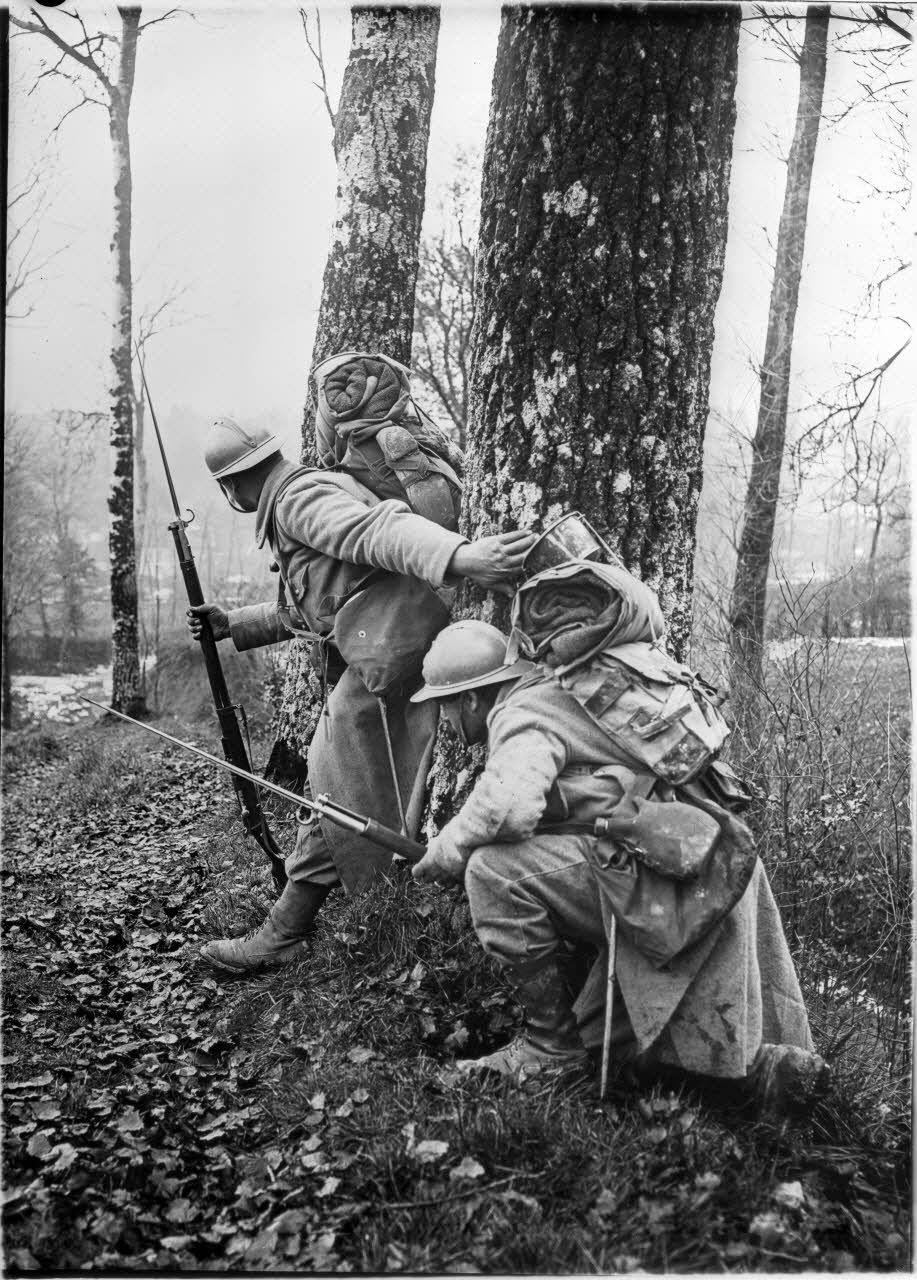 [Soldats aux aguets.]