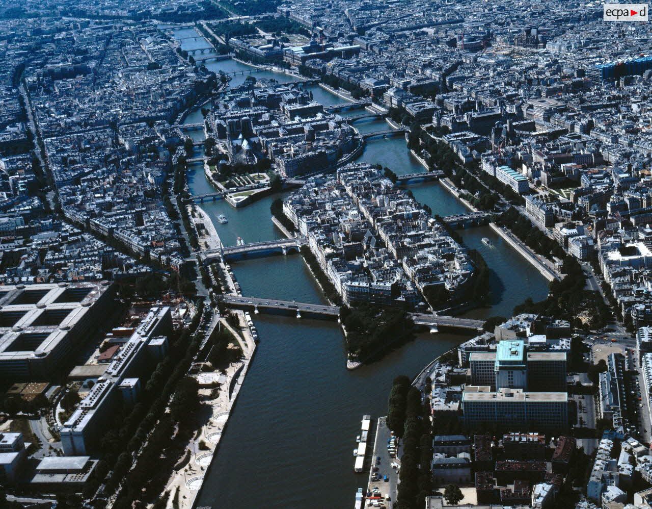 Paris 4e. Les deux îles.