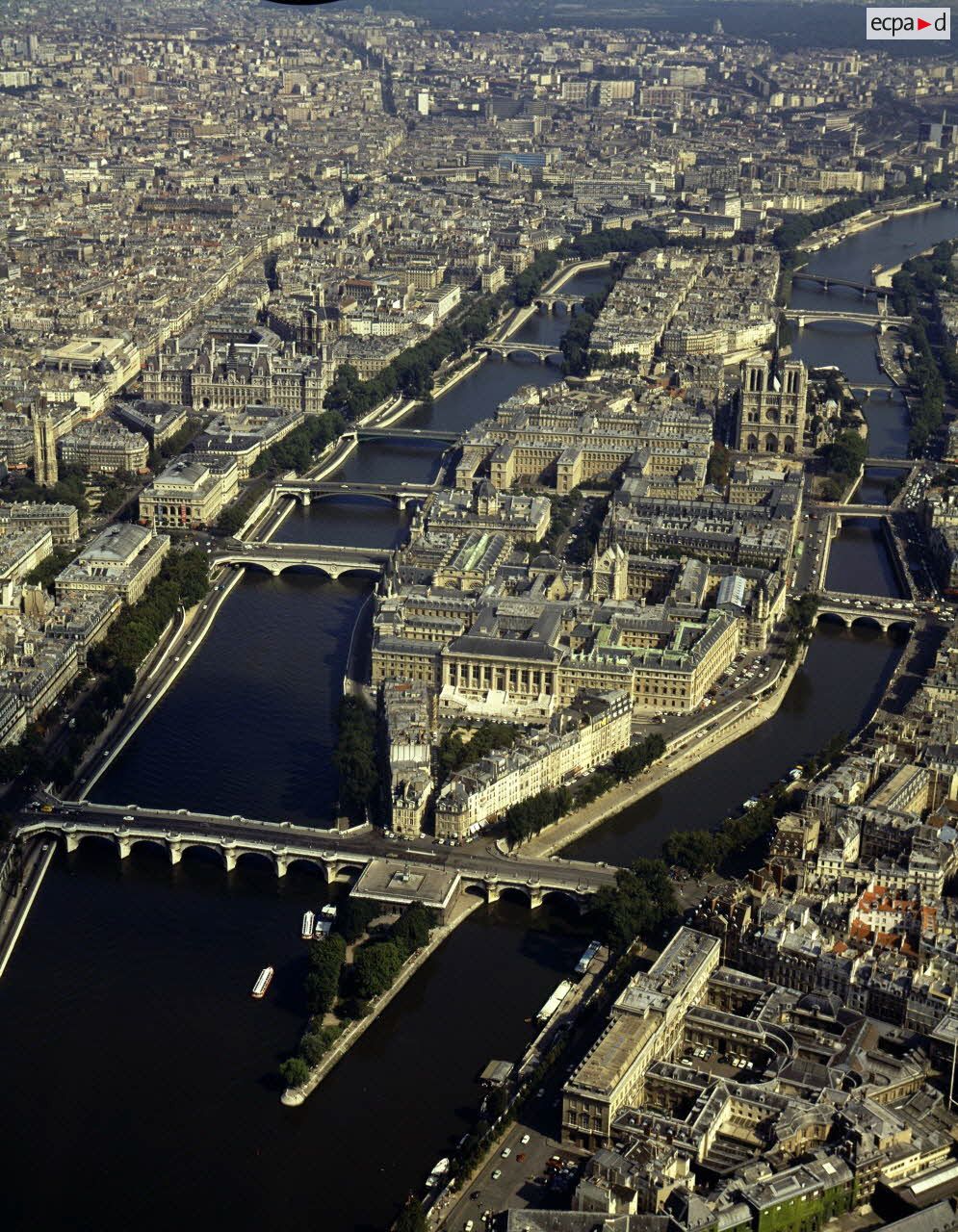 Paris 4e. Les deux îles.