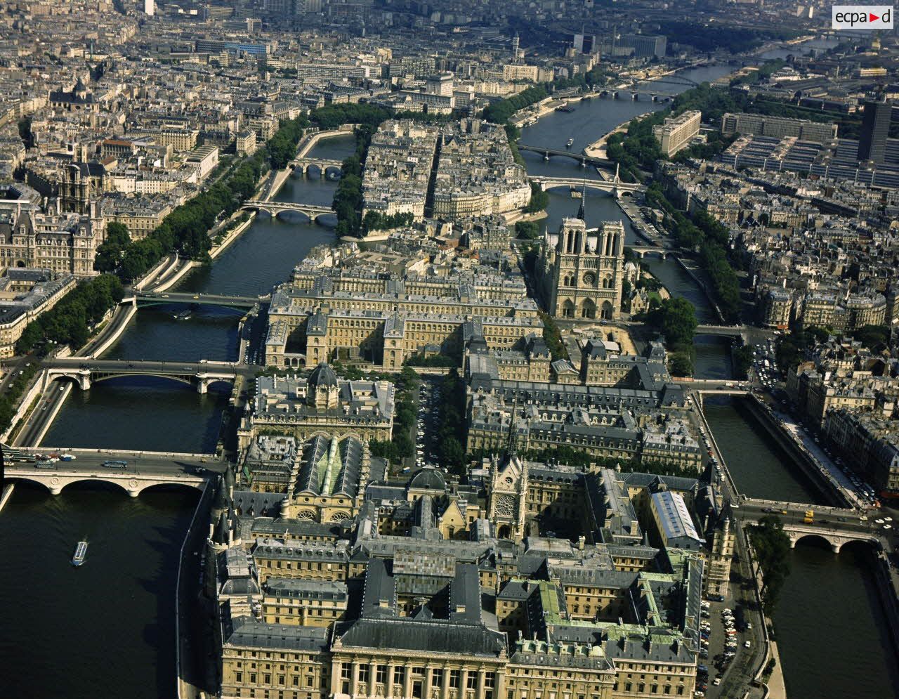 Paris 4e. Les deux îles.