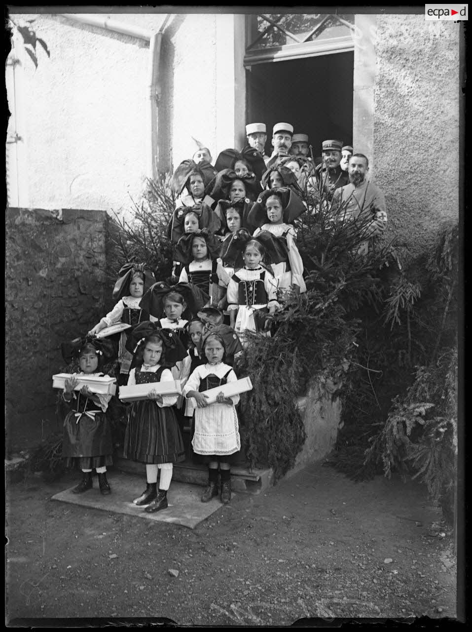 Sentheim, la distribution des prix aux écoles. [légende d'origine]