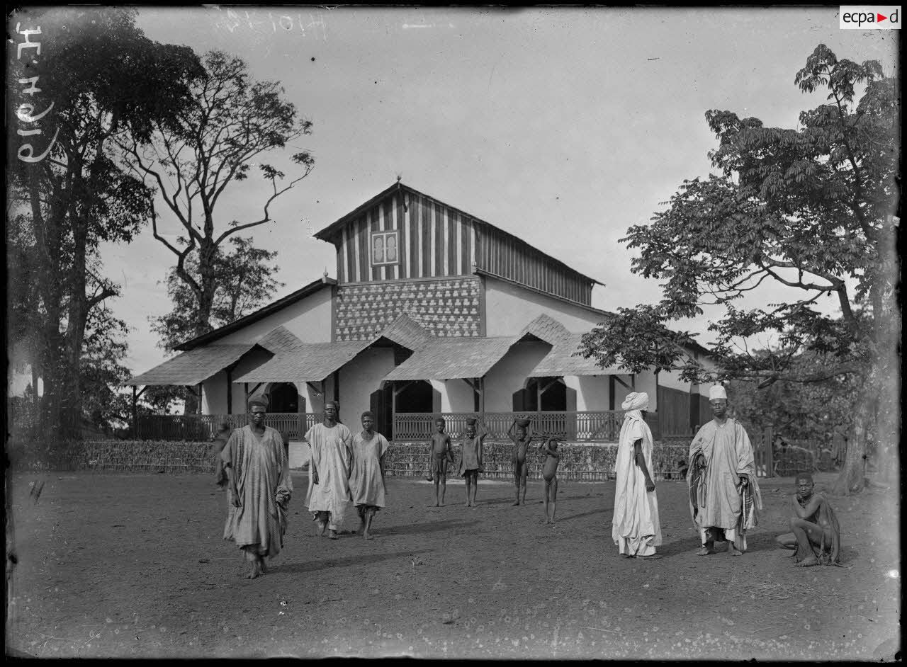 Foumban. L'église du culte bamoun. [légende d'origine]