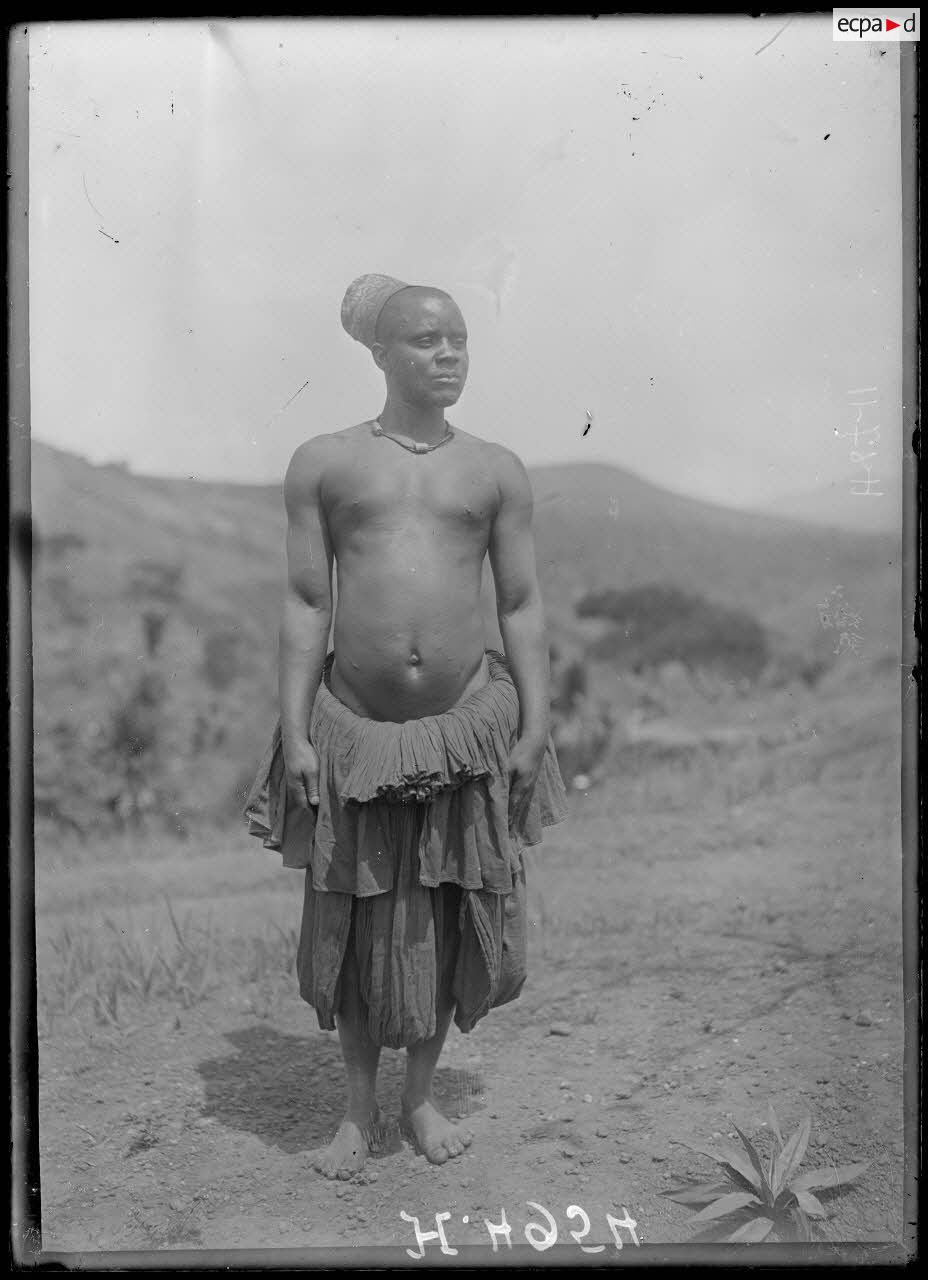 Bana. Bakassa, chef de race Grasfield. [légende d'origine]