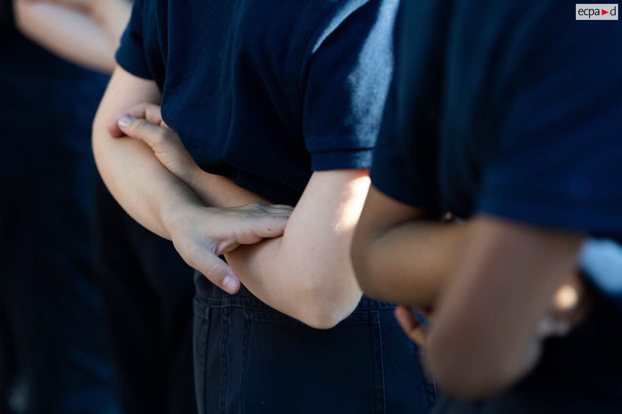 Rassemblement d'une classe de collégiens au lycée militaire d'Autun.