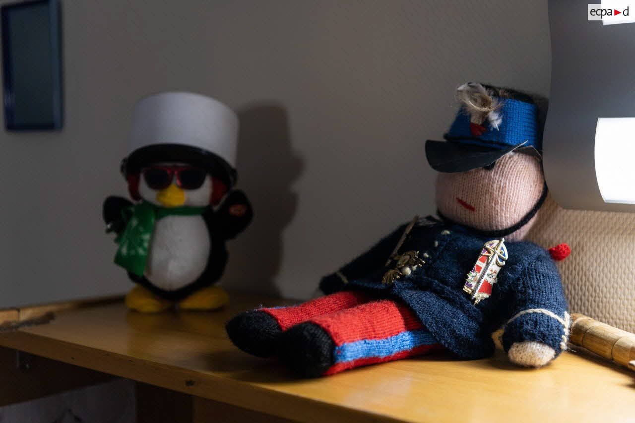 Mascotte de Saint-Cyr entreposée dans une chambre du Prytanée National Militaire de La Flèche.