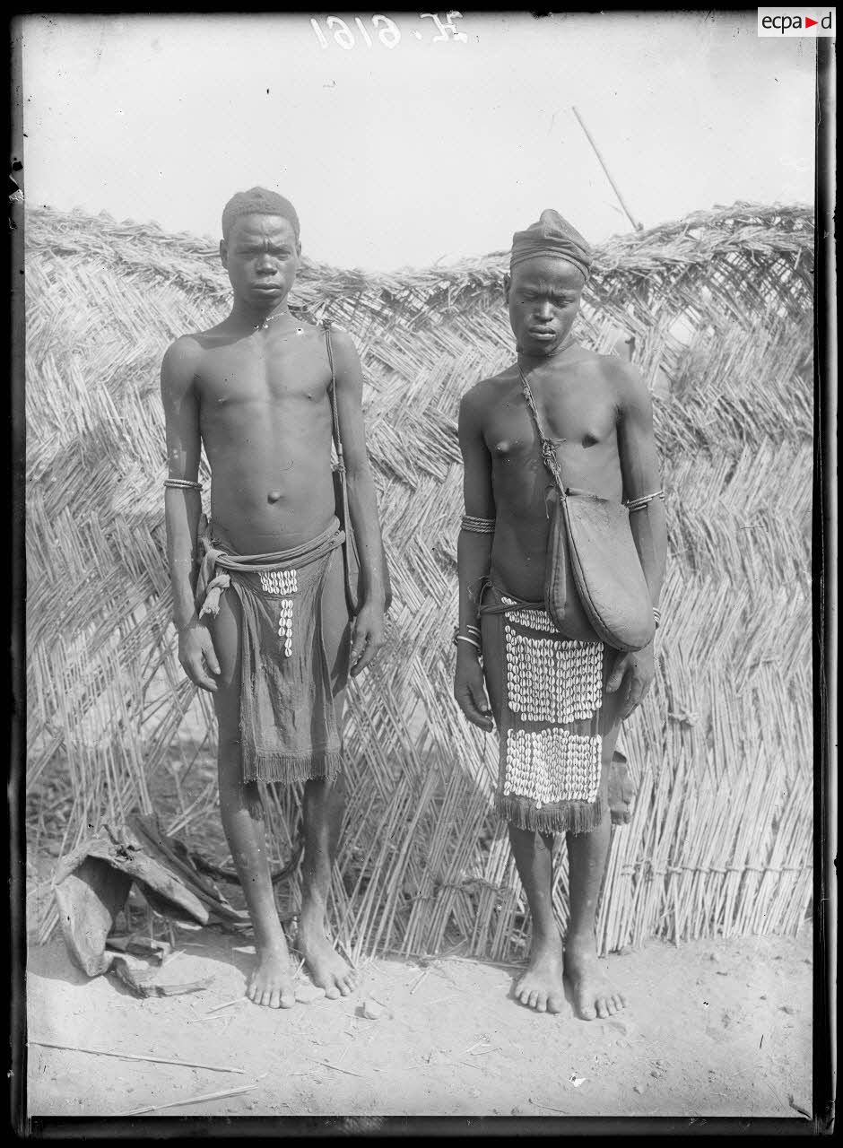 Garoua. Types de Kirdis des montagnes. [légende d'origine]